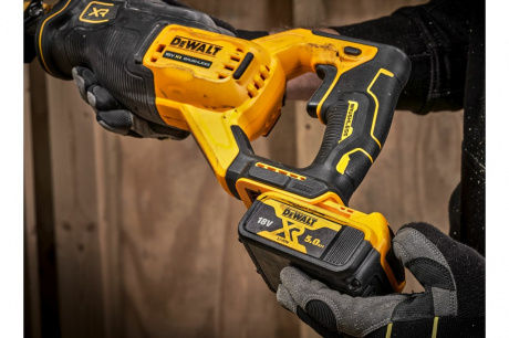 Купить Пила сабельная аккумуляторная DeWalt DCS 382 N XR 18V Li-Ion фото №4